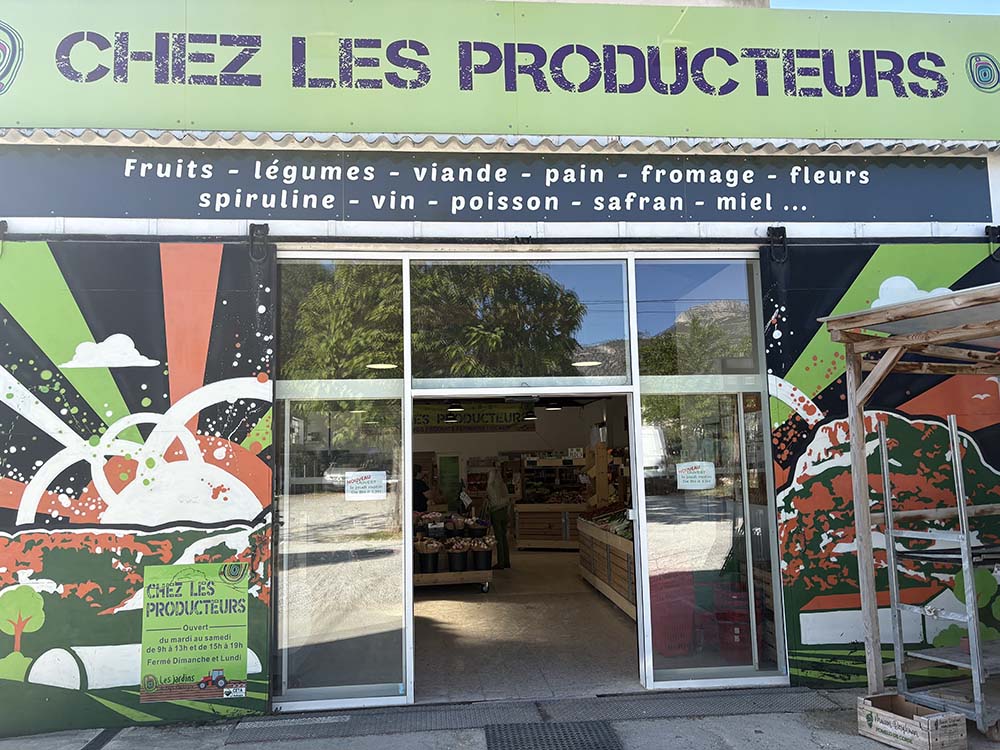 Entrée d'un des magasins de producteurs partenaire de Pierre et Le Loup
